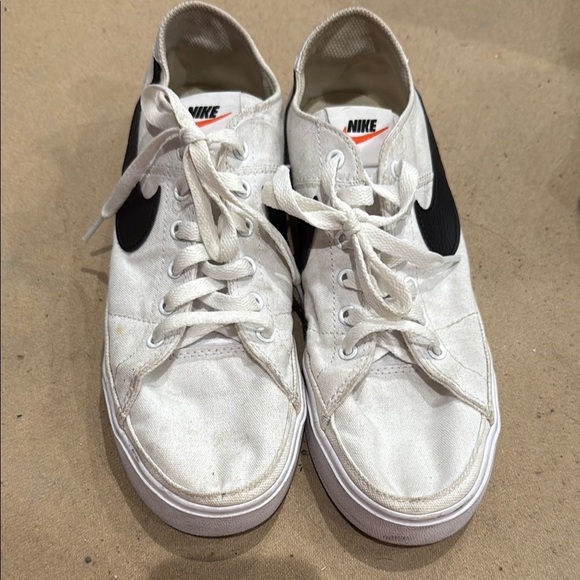 Nike Classic White and Black Canvas Shoes - Picture 1 of 5